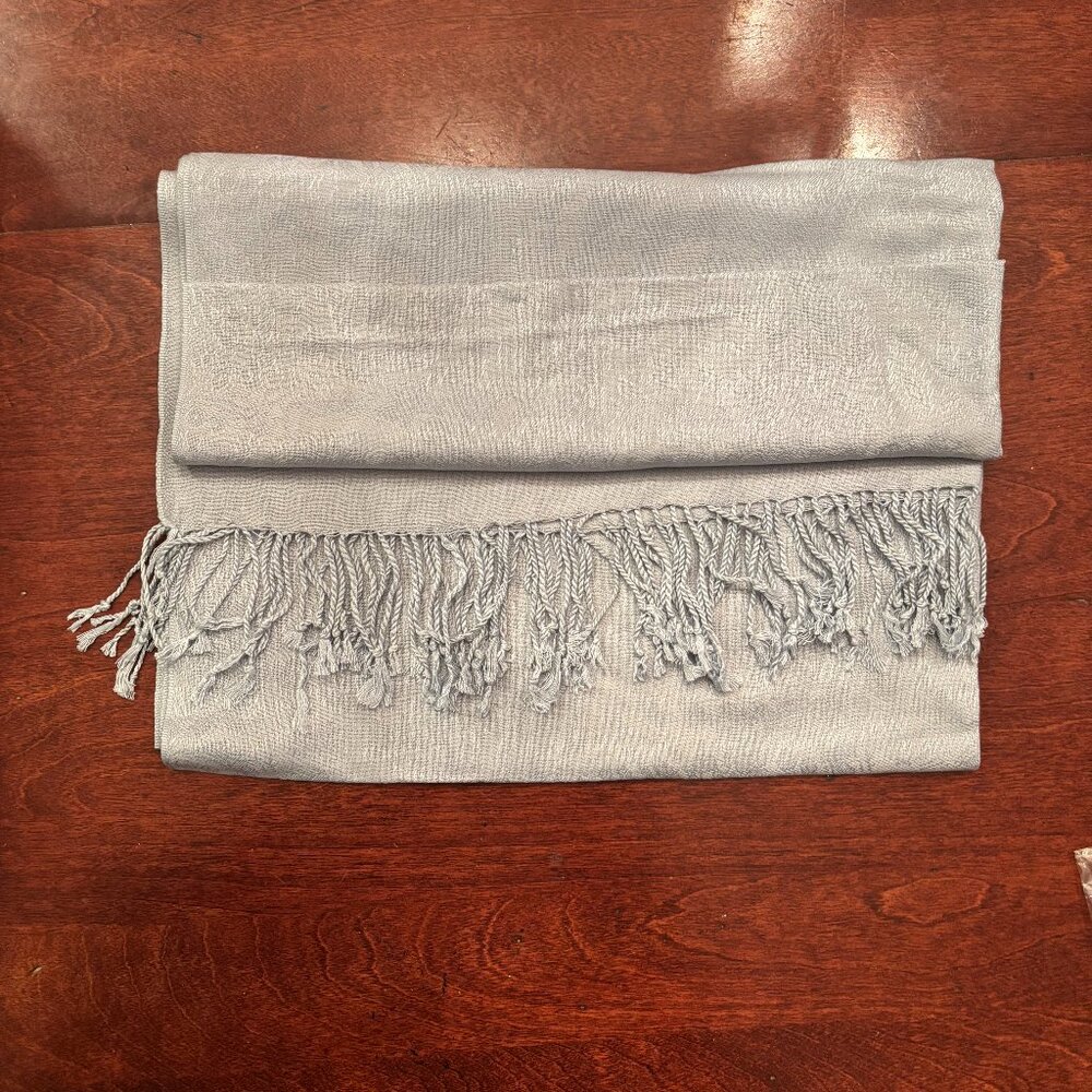 NEW in pkg, Pashmina 70% Pashmina 30% Silk, Paisley Patterned Light Blue Scarf